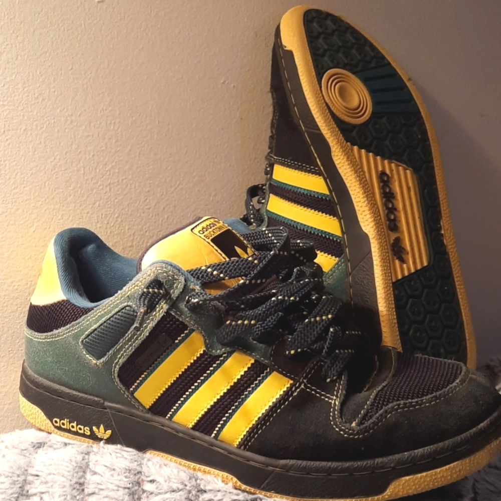 Adidas Bucktown St, Rare, men's 8.5 suede, great shape and super comfortable! :)